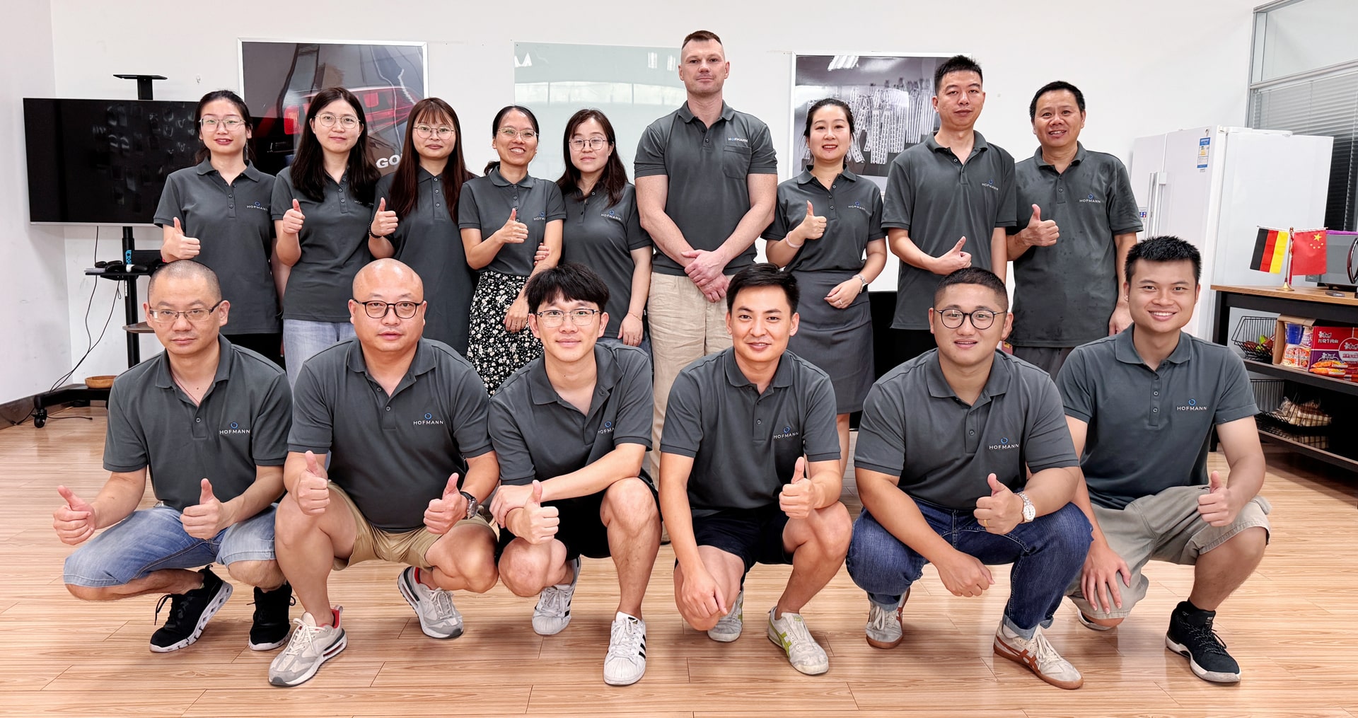 Prototypenfertigung China Team mit 15 Teamleitern